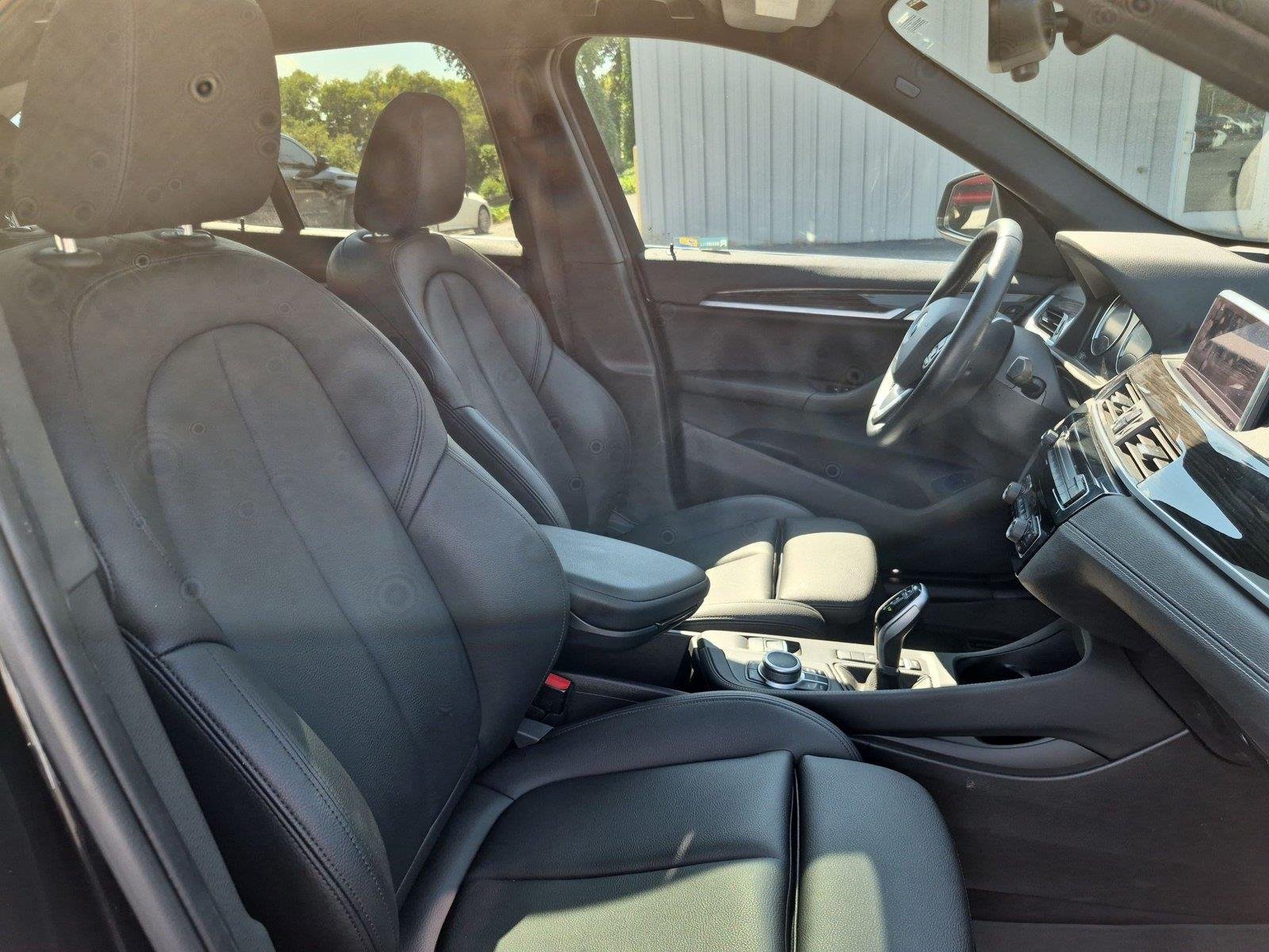 Used 2020 Black Sapphire Metallic BMW sDrive28i image 39