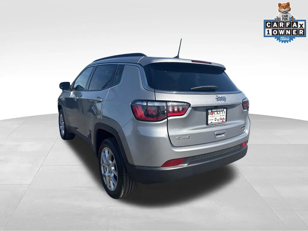 Used 2022 Silver Jeep Latitude Lux image 5