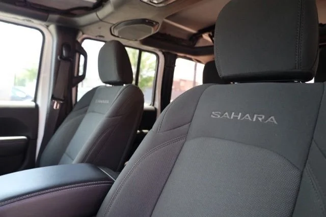 Used 2023 White Jeep Sahara image 21