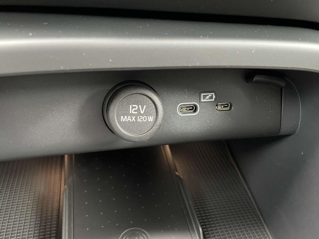 2026 Volvo XC40 Plus - Photo 24