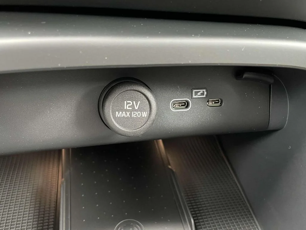 2026 Volvo XC40 Plus - Photo 24