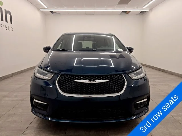 Used 2025 Fathom Blue Pearlcoat Chrysler Select image 7