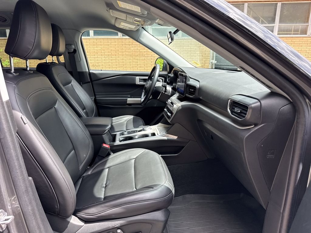 Used 2023 Gray Ford XLT image 30