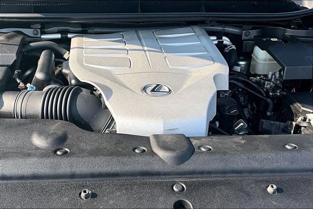 Used 2022 Black Lexus 460 image 10