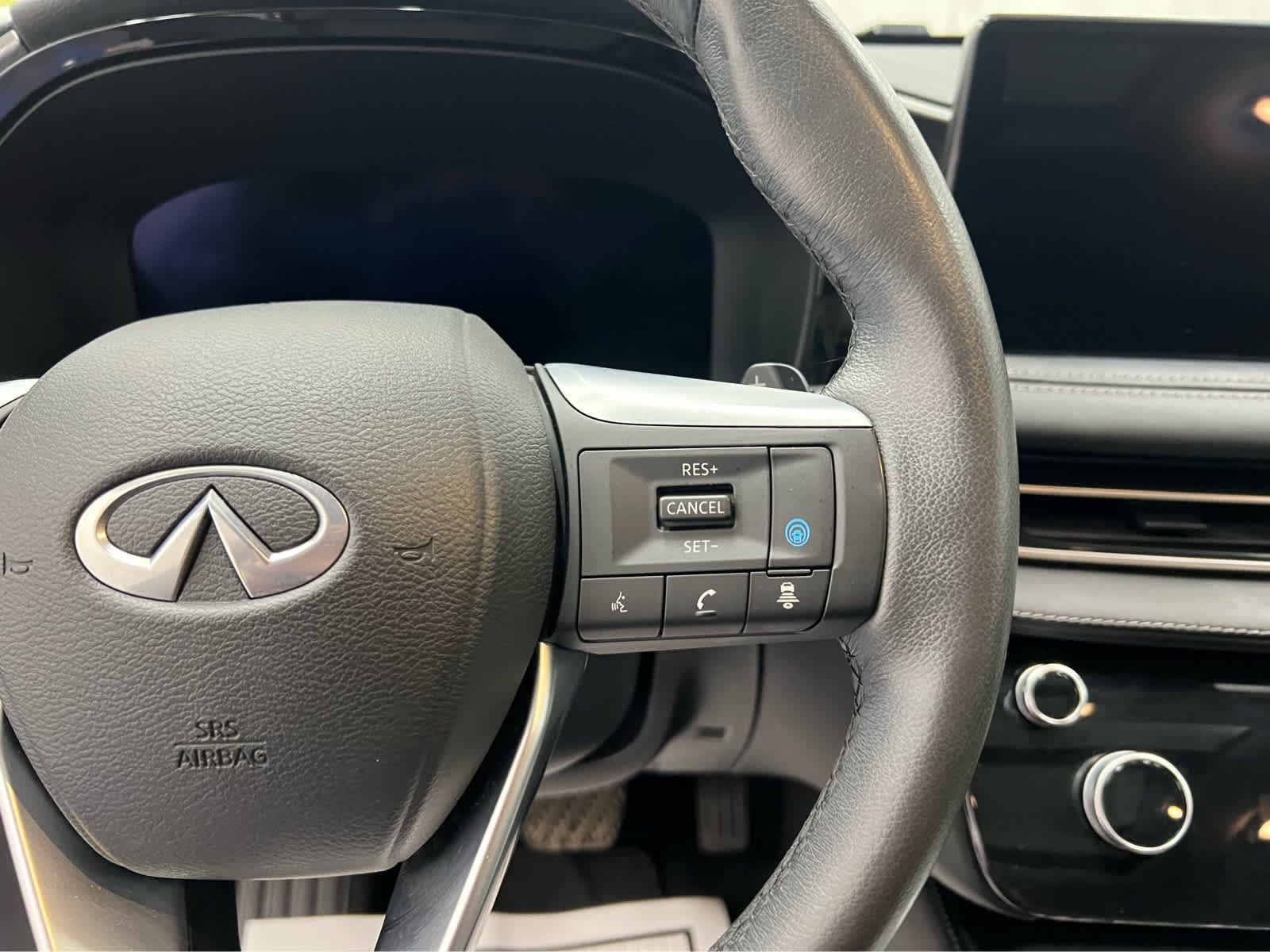 Used 2024 Mineral Black INFINITI LUXE image 12