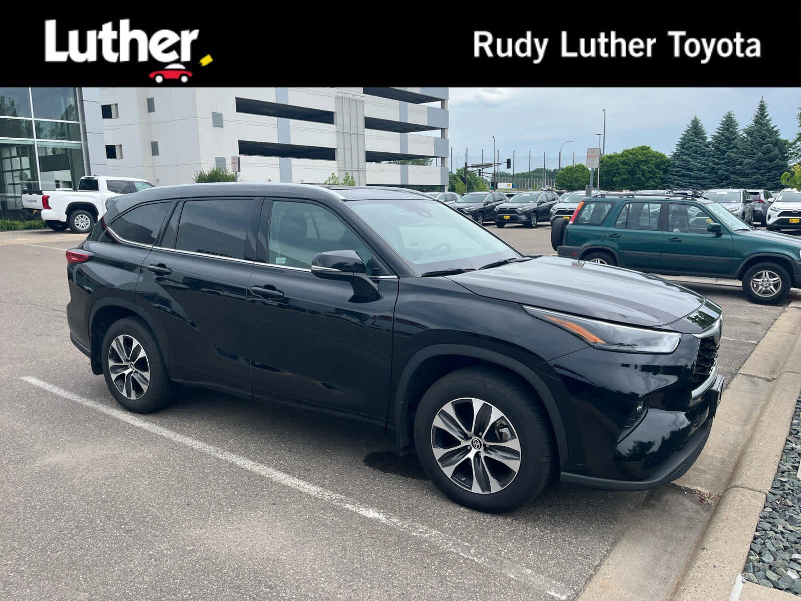 2022 Toyota Highlander XLE 4x4 V6's photo