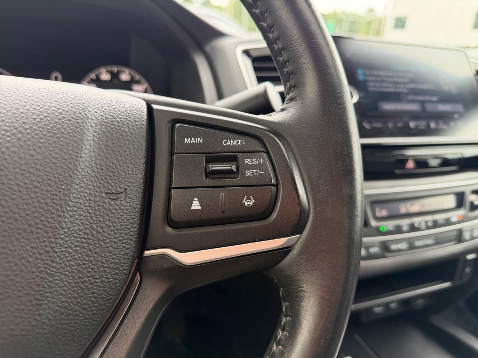 Used 2025 White Honda RTL image 12