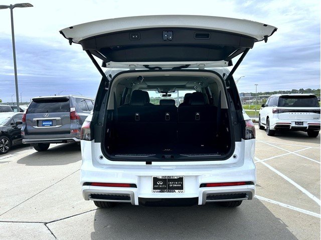 New 2026 RADIANT WHITE INFINITI Pure 4WD image 23