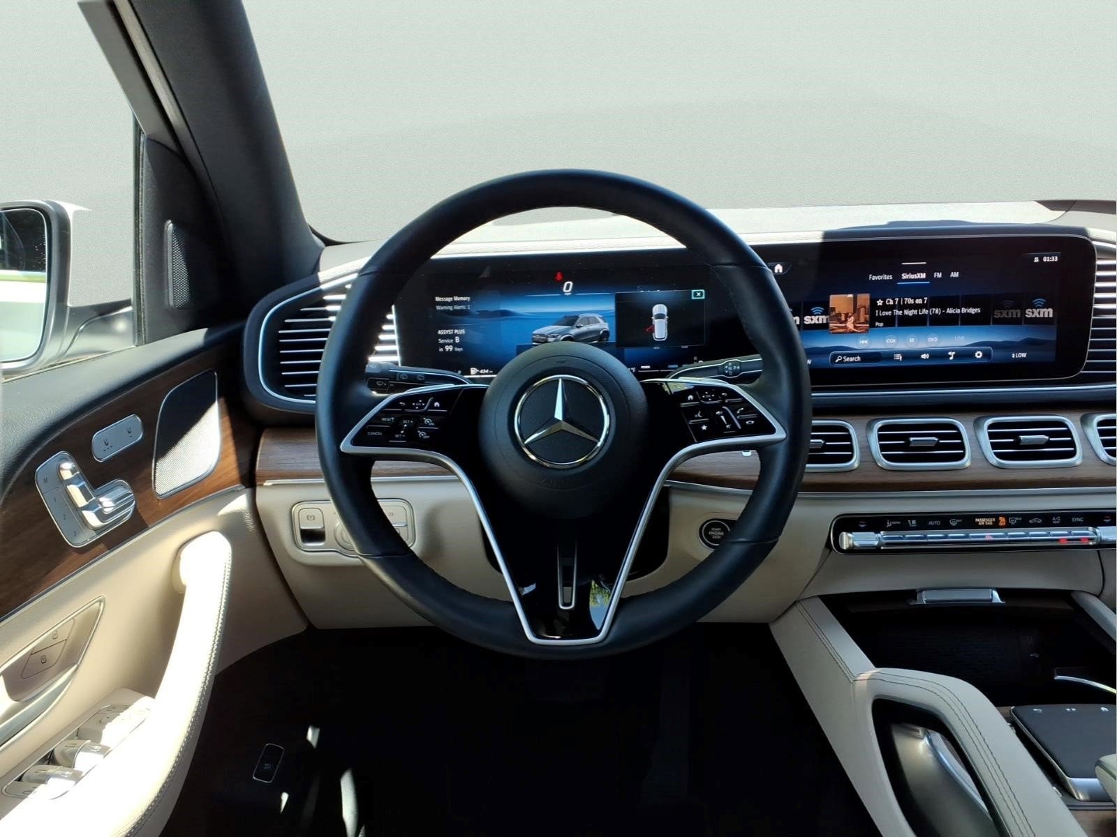Certified Used 2025 Polar White Mercedes-Benz GLE 450 4MATIC® SUV image 14