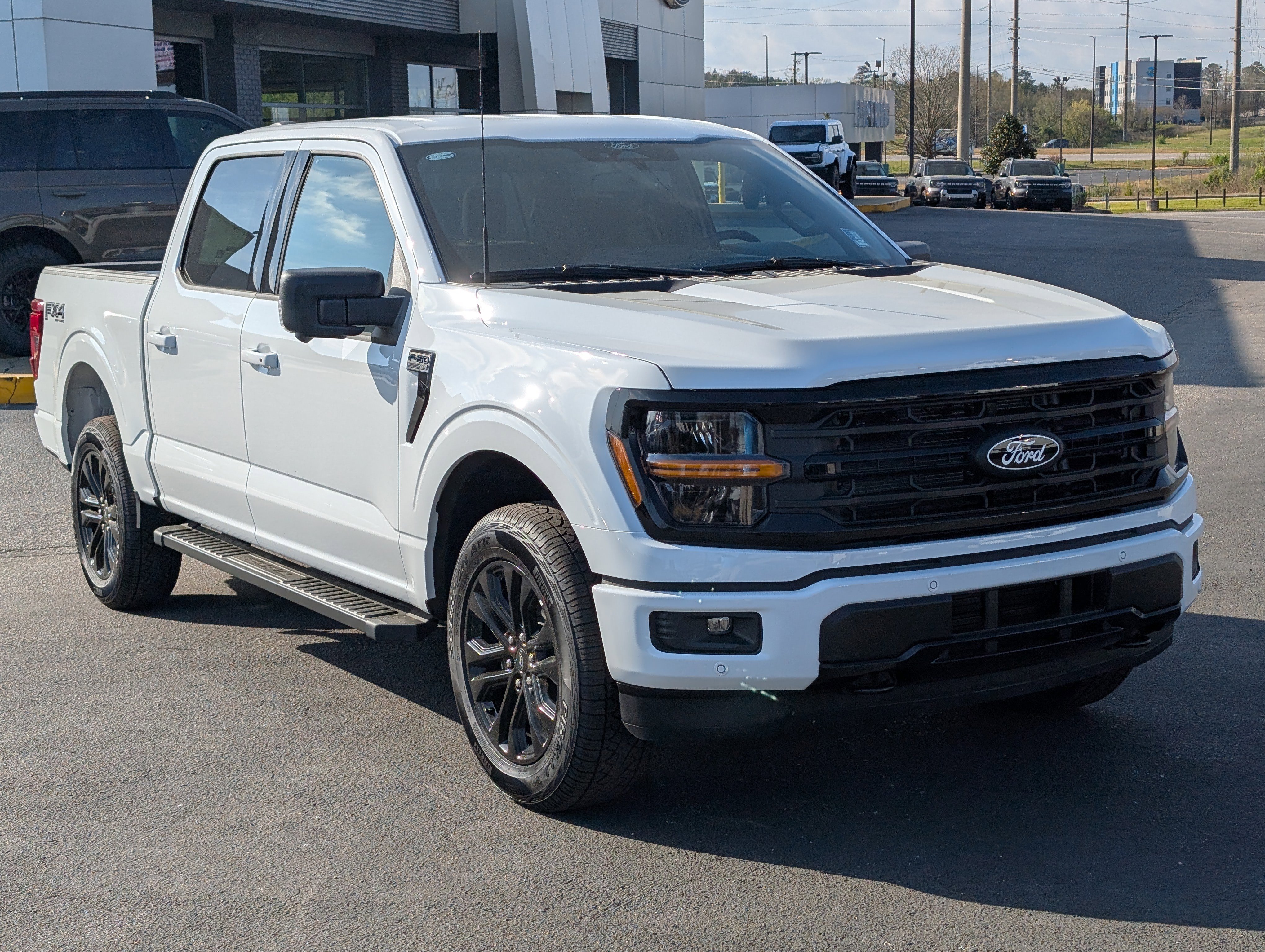New 2026 OXFORD WHITE FORD XLT image 4