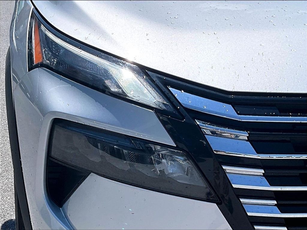 Used 2024 Silver Nissan S image 30