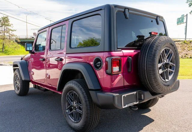 New 2026 Tuscadero Pearl-Coat Exterior Paint Jeep Sport S image 7