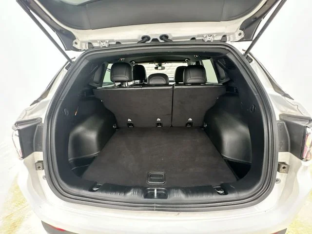 Used 2024 White Jeep Latitude image 20