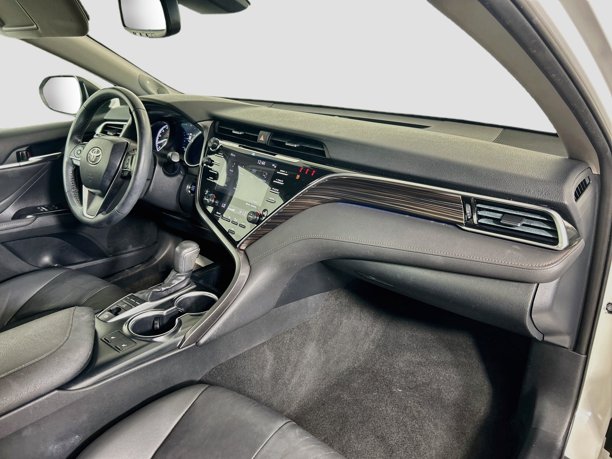 Used 2018 Wind Chill Pearl Toyota XLE image 30