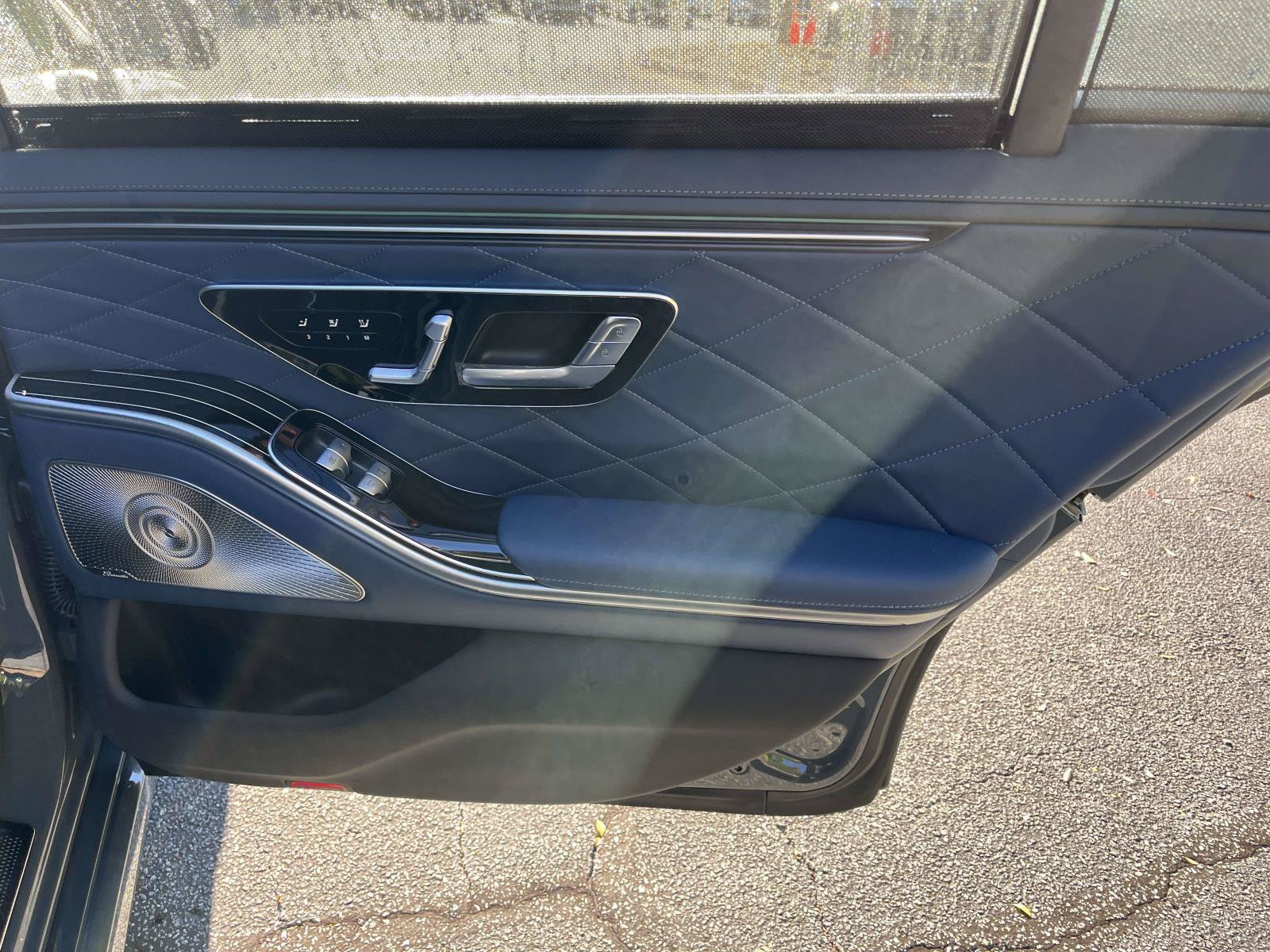 New 2027 MANUFAKTUR Silicon Grey Mercedes-Benz S 580 4MATIC® Sedan image 45