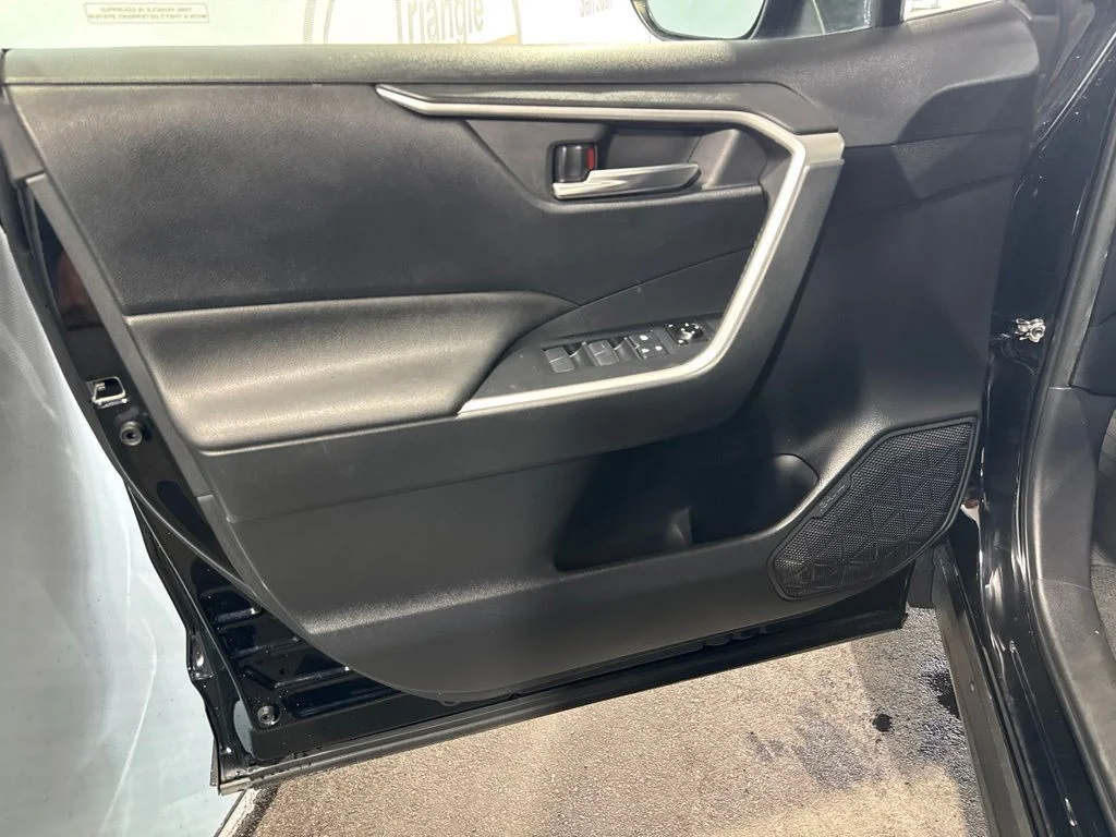 Used 2020 Black Toyota XLE image 31