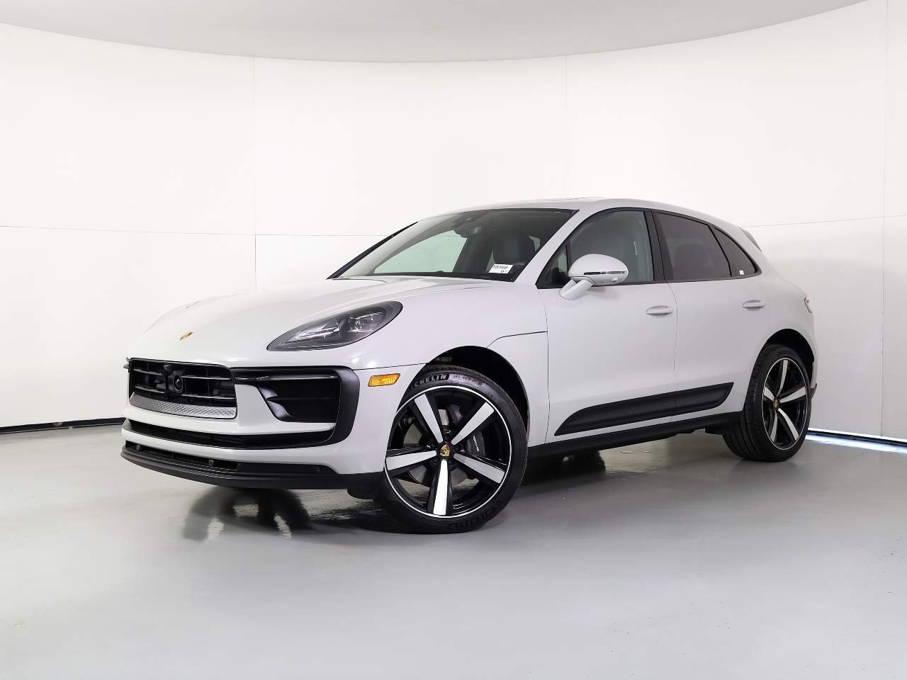 2025 Porsche Macan's photo
