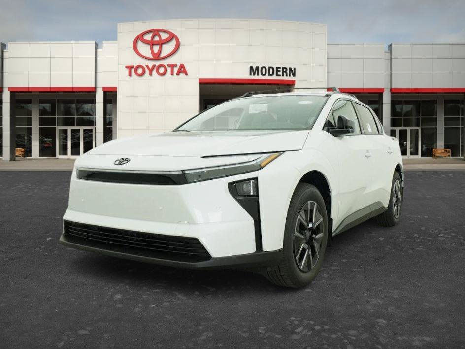 New 2026 WINDCHILL PEARL Toyota XLE image 14