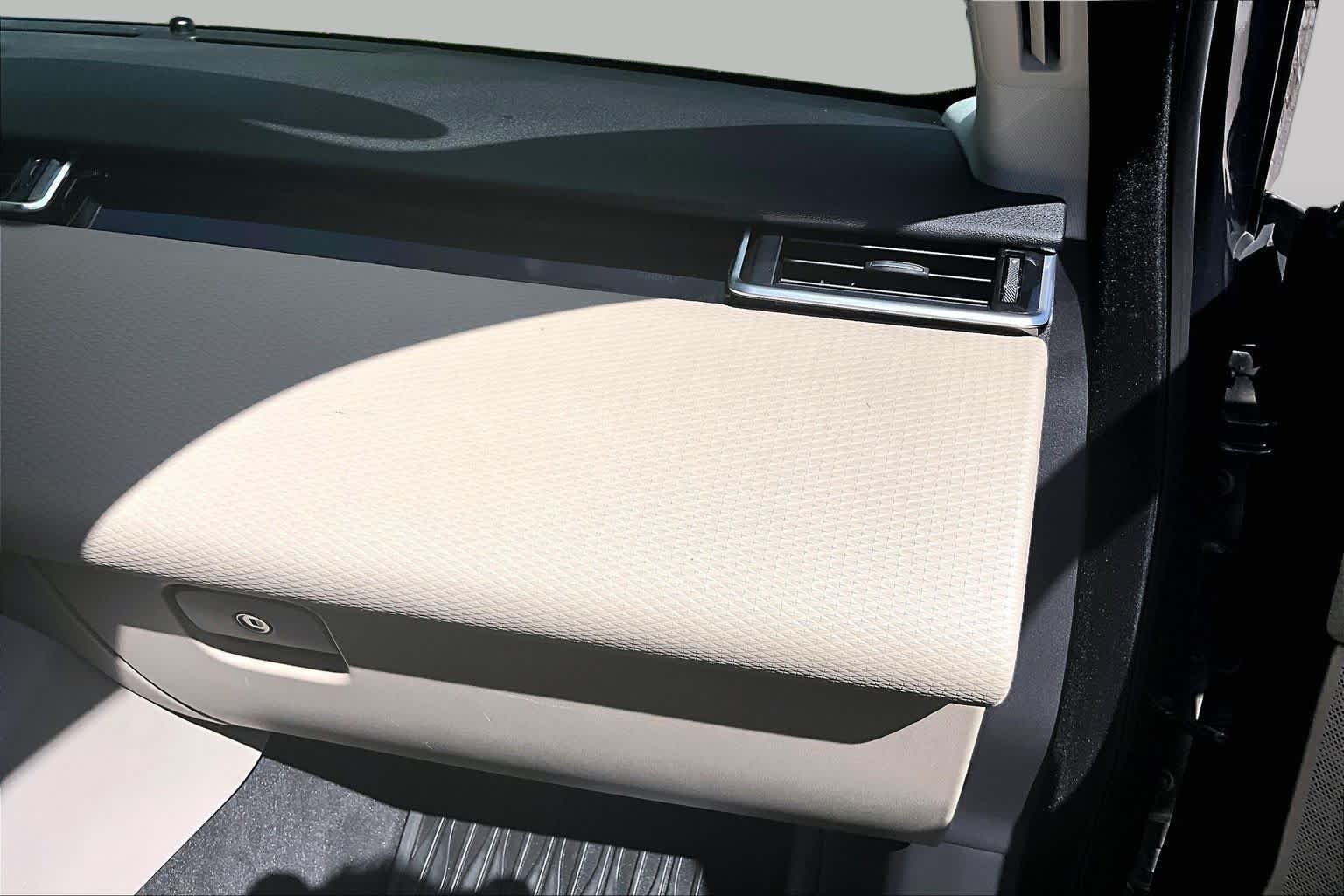 Used 2018 Santorini Black Land Rover S image 19