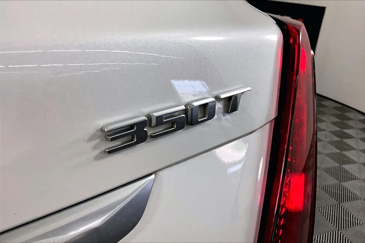 Used 2022 Crystal White Tricoat Cadillac Luxury image 10