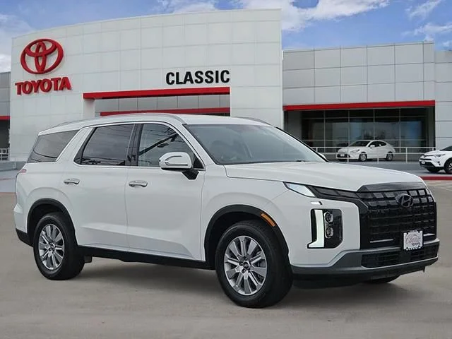 Used 2025 Hyper White Hyundai SEL image 1