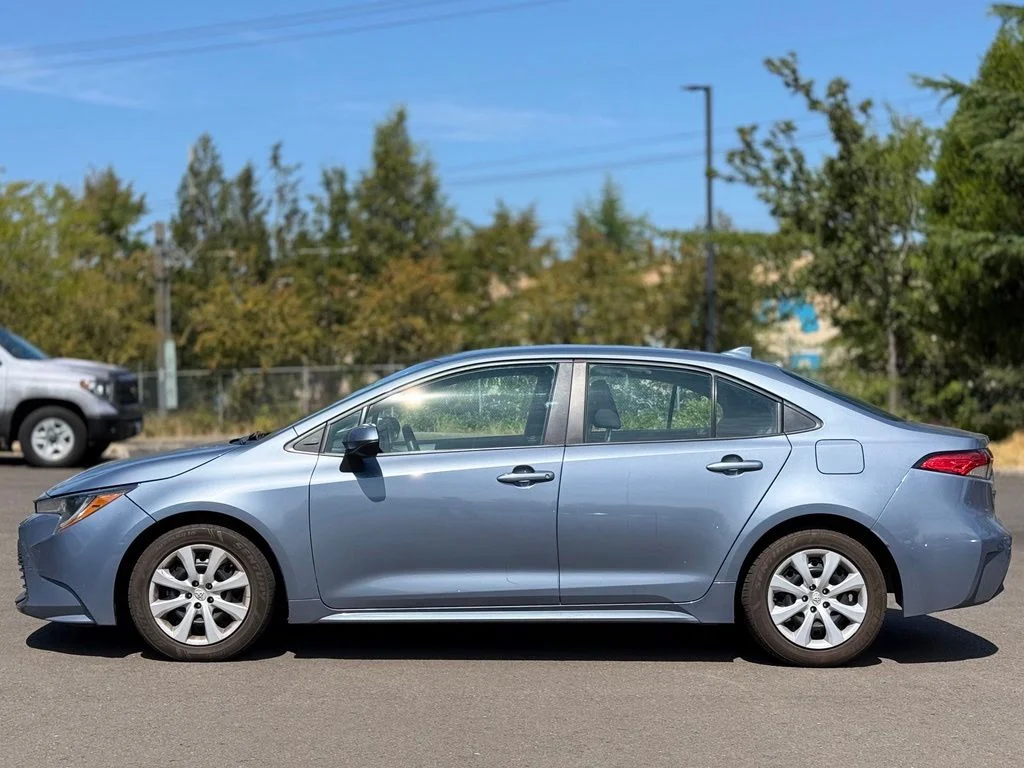 Used 2023  Toyota LE image 2