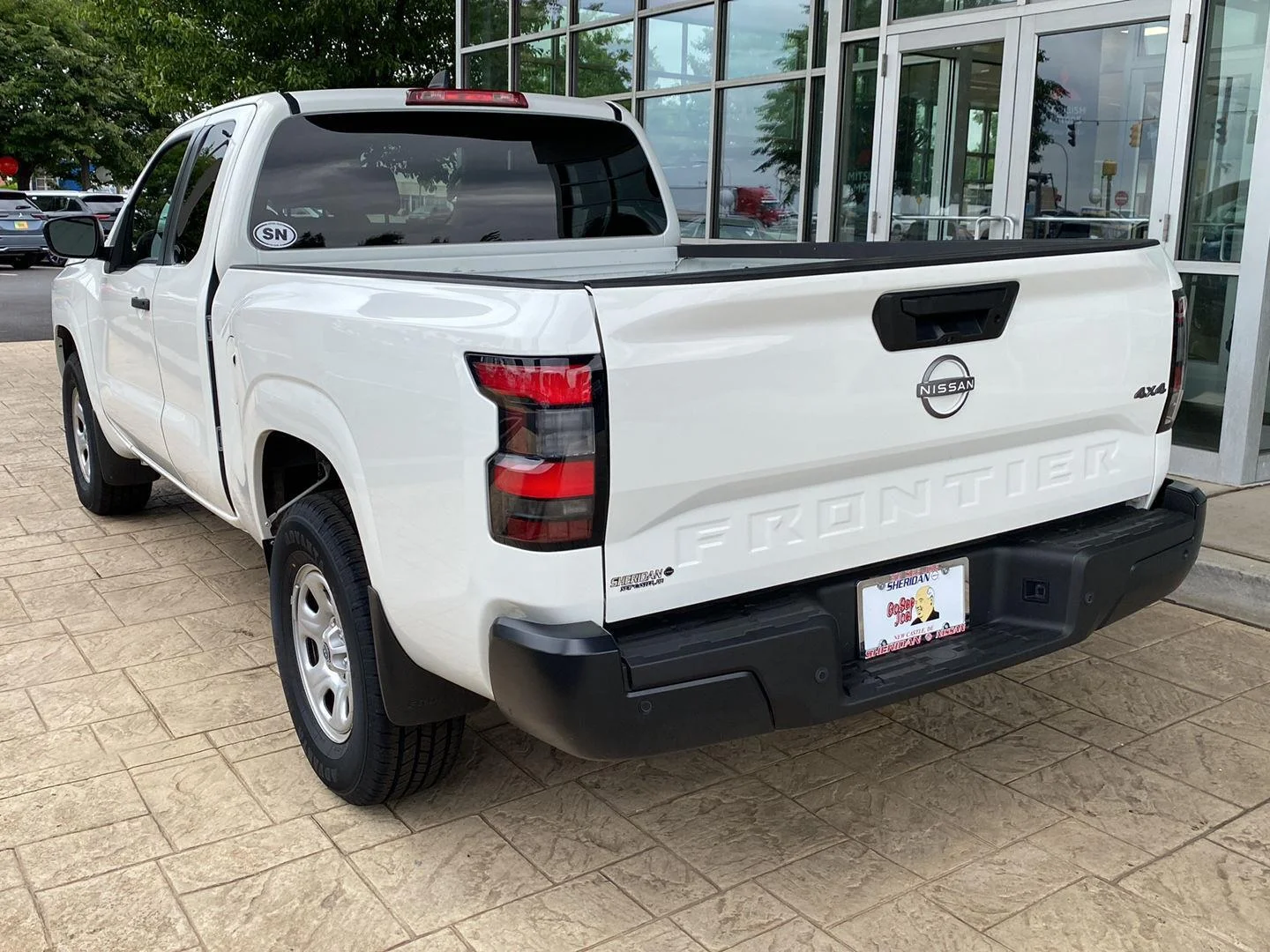 Used 2023 Glacier White Nissan S image 5