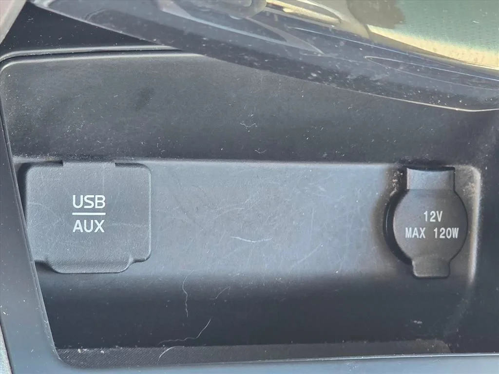 Used 2015 Blue Nissan 2.5 S image 19