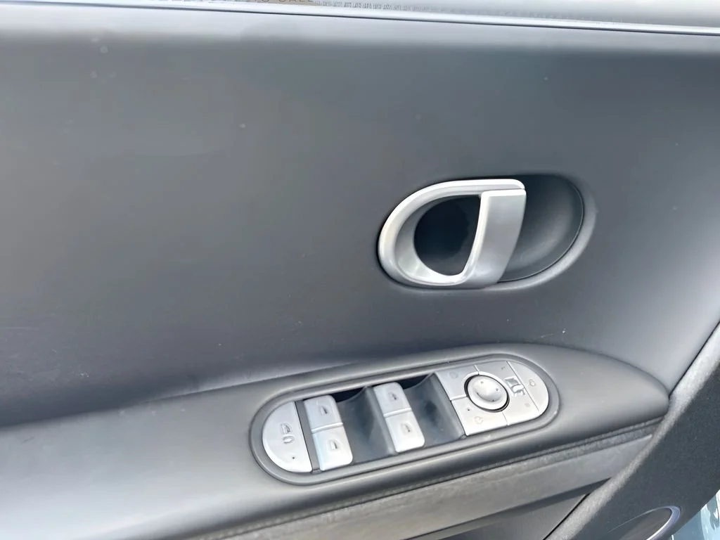 Used 2023 Green Hyundai SEL image 26