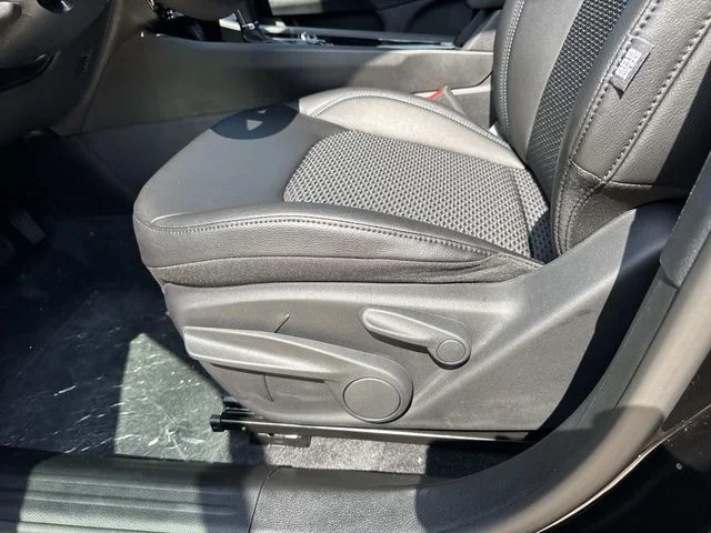 New 2026 Black Jeep Latitude image 18