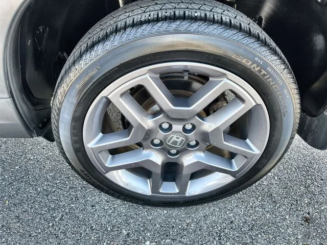 Certified Used 2023 Gray Honda EX-L image 21