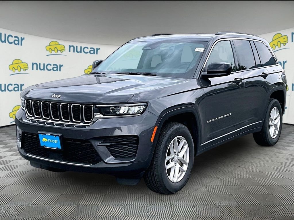 Used 2023 Baltic Gray Metallic Clearcoat Jeep Laredo image 3