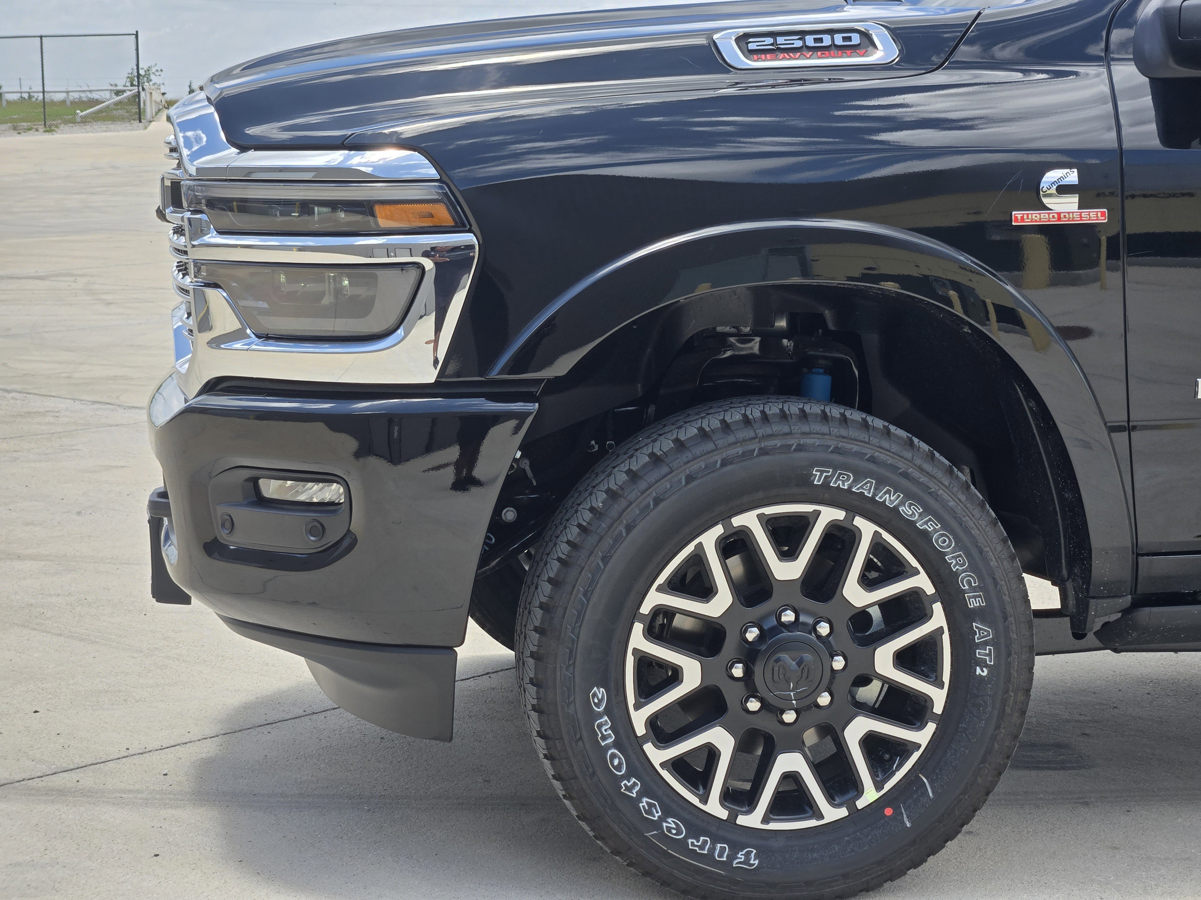 New 2026 Diamond Black Crystal Pearl-Coat Exterior Paint RAM Longhorn image 6