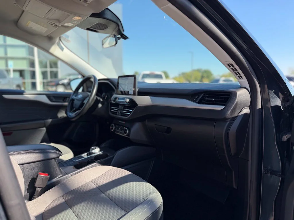 Used 2022 Blue Ford SE image 9