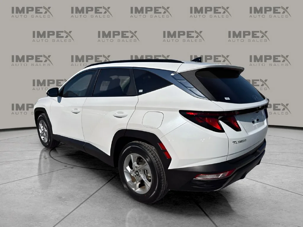 Used 2024 White Hyundai SEL image 3