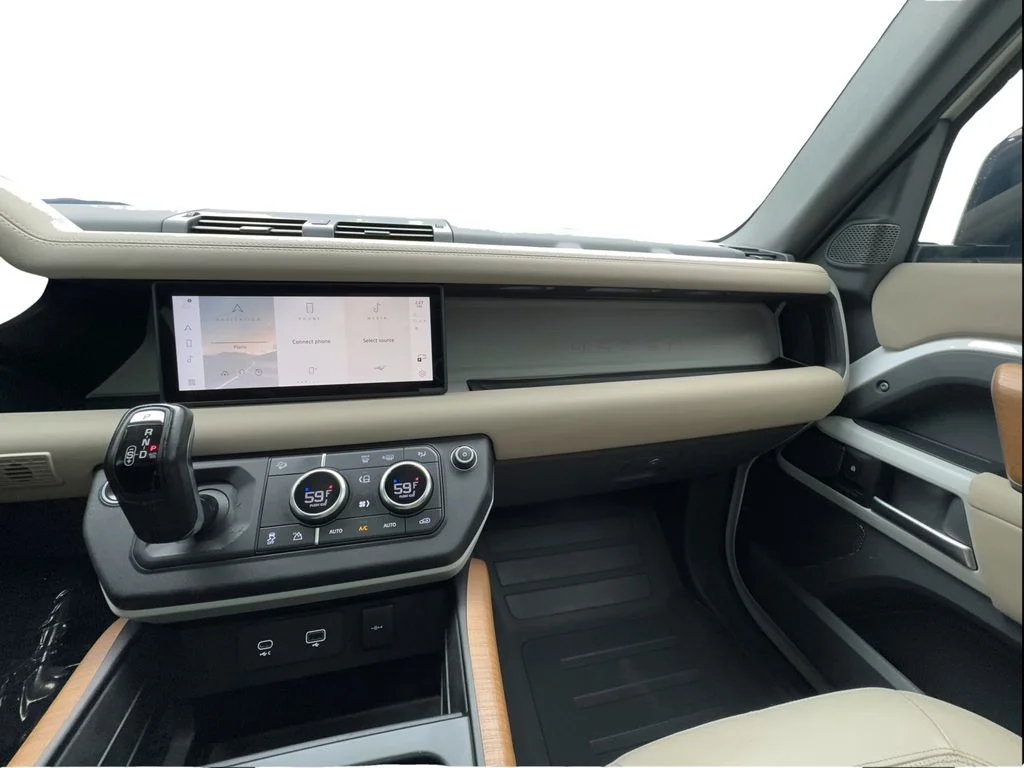 Used 2023 White Land Rover S image 44