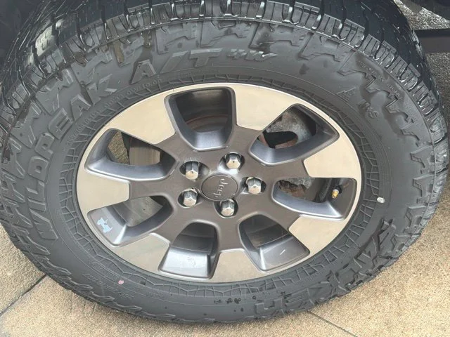 Used 2019 Black Jeep Unlimited Sahara image 10