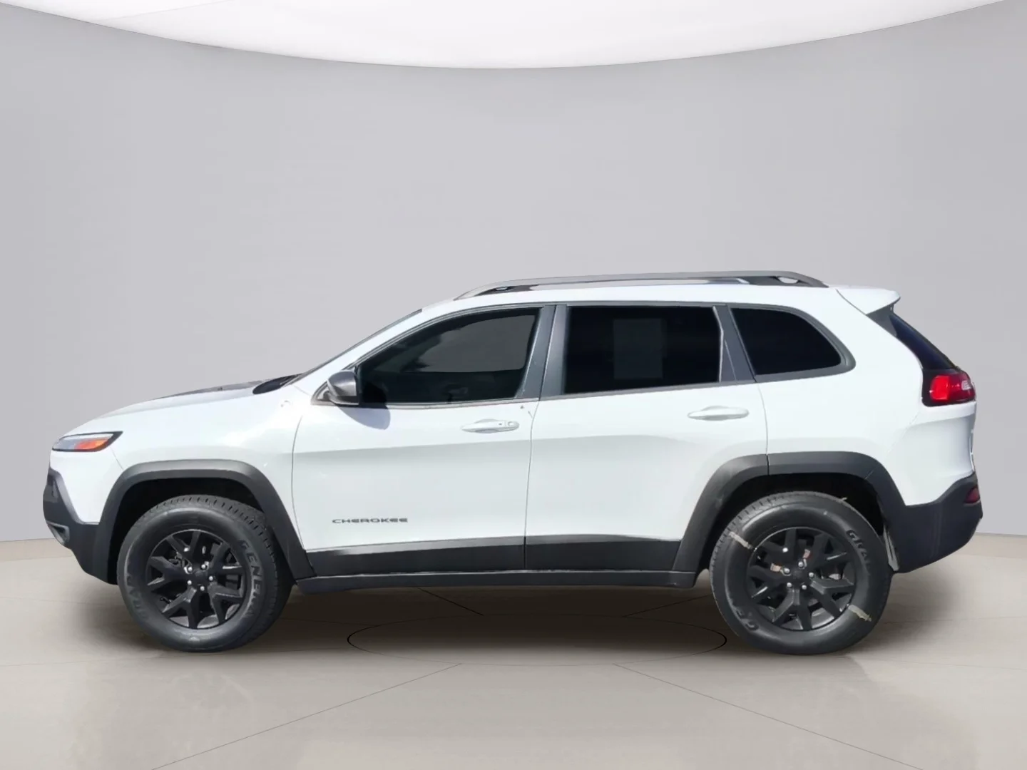Used 2015 White Jeep TRAILHAWK image 2