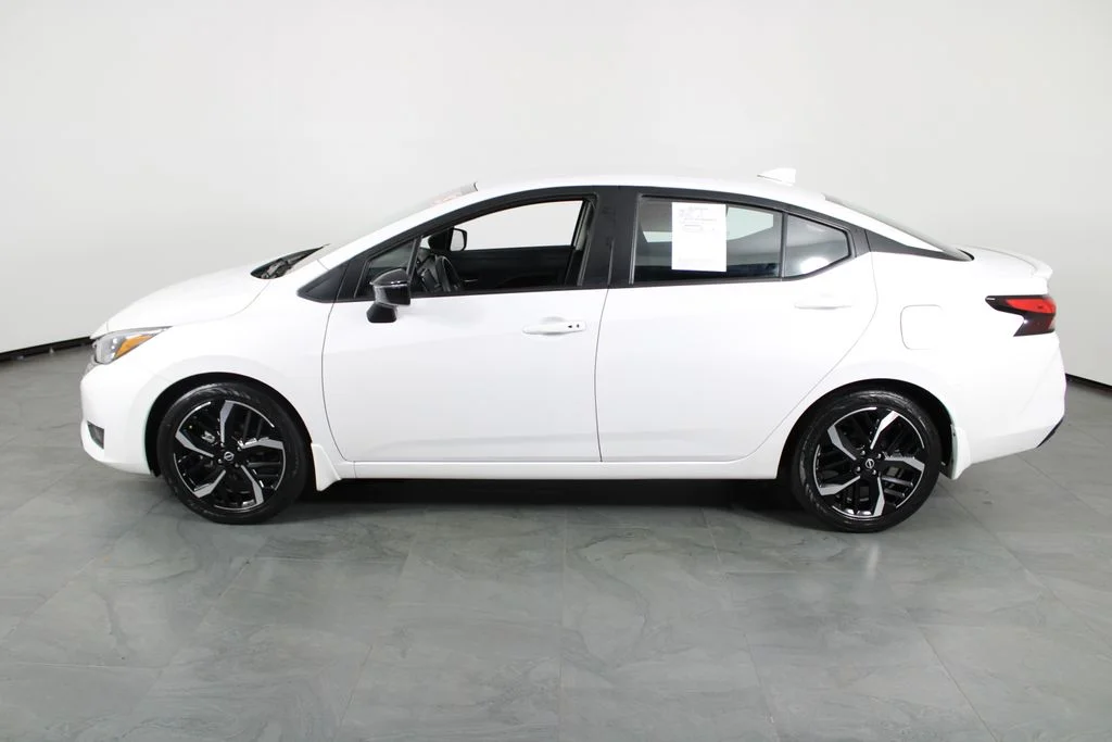 2025 Nissan Versa Sedan SR - Photo 14