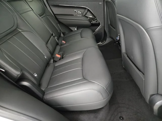 New 2026 Borasco Grey Land Rover Dynamic SE image 17