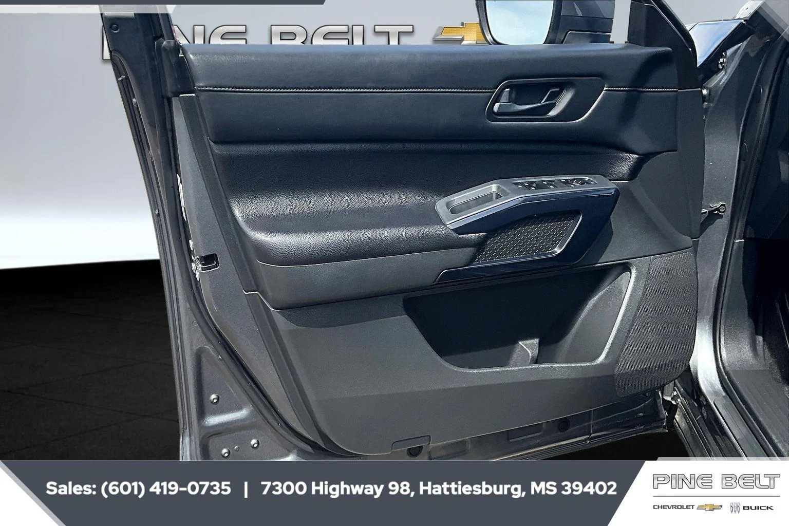 2025 Nissan Pathfinder SV - Photo 19