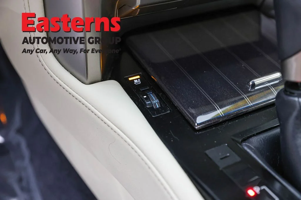 Used 2020 White Lexus 460 image 24