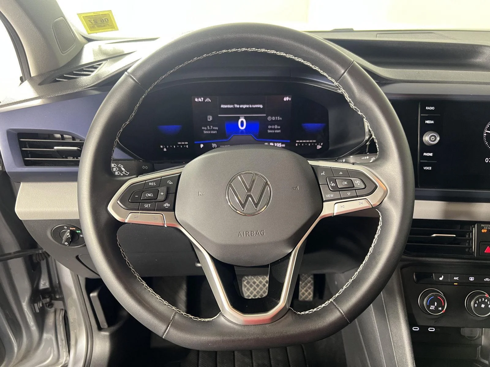 Used 2022 Gy Volkswagen SE image 18