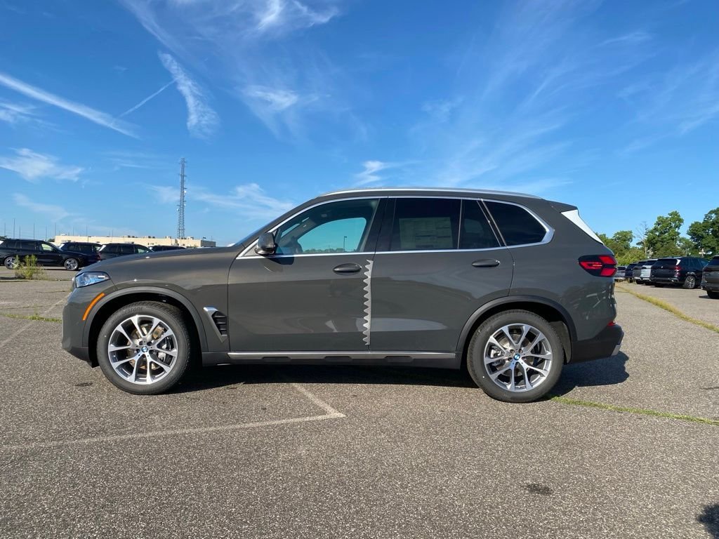 New 2026 Dravit Grey Metallic BMW xDrive40i image 4