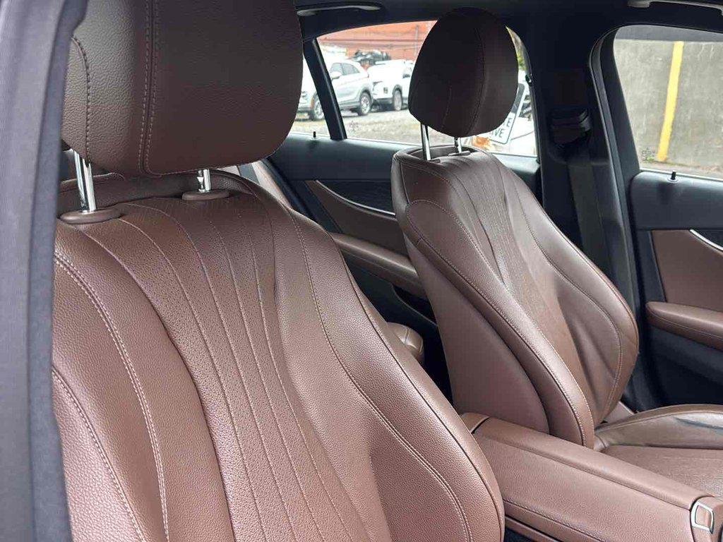 Used 2018 Black Mercedes-Benz 4MATIC® image 16