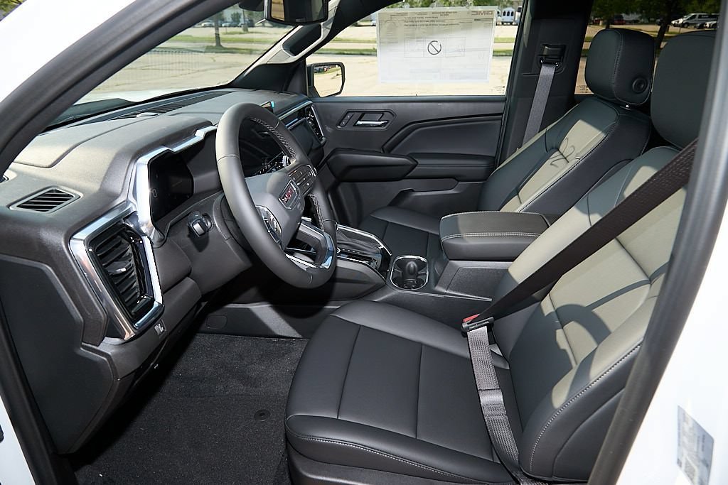 New 2026 Summit White GMC Elevation image 32