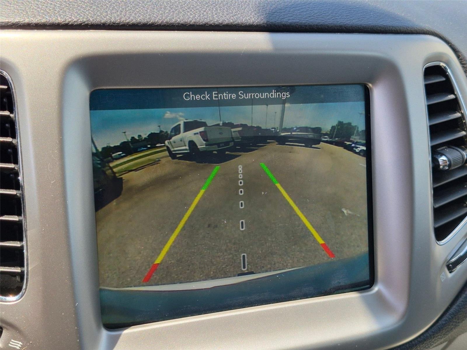 Used 2018 White Clearcoat Jeep Latitude image 22
