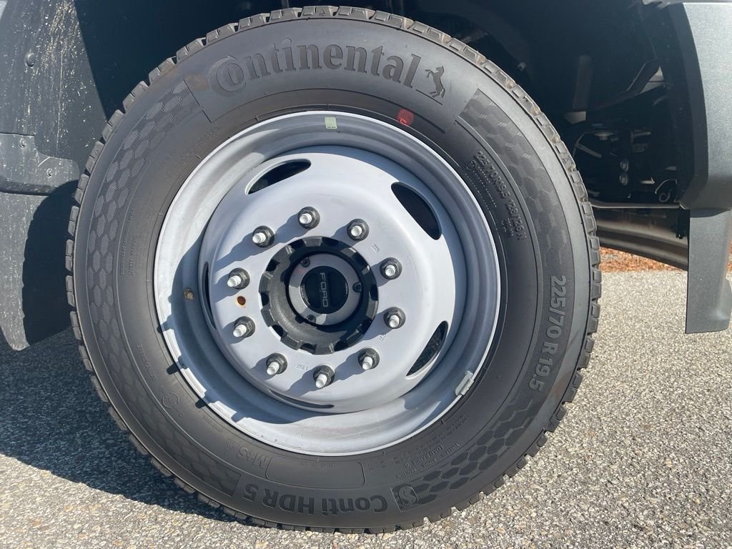 New 2026 Oxford White Ford F-550® XL image 5