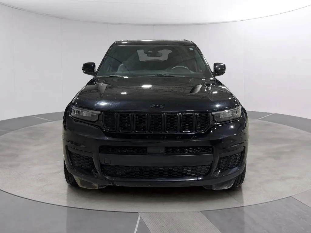 Used 2023 Black Jeep Altitude image 8