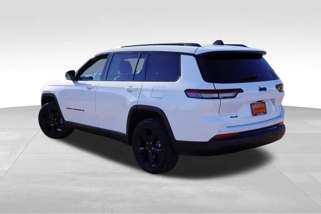 Used 2023 White Jeep Altitude image 7